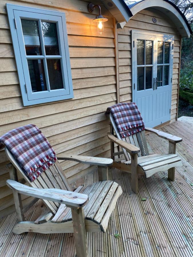 Chez Maurice Luxury Shepherds Hut With Bath And Hot Tub Kelling Exterior photo