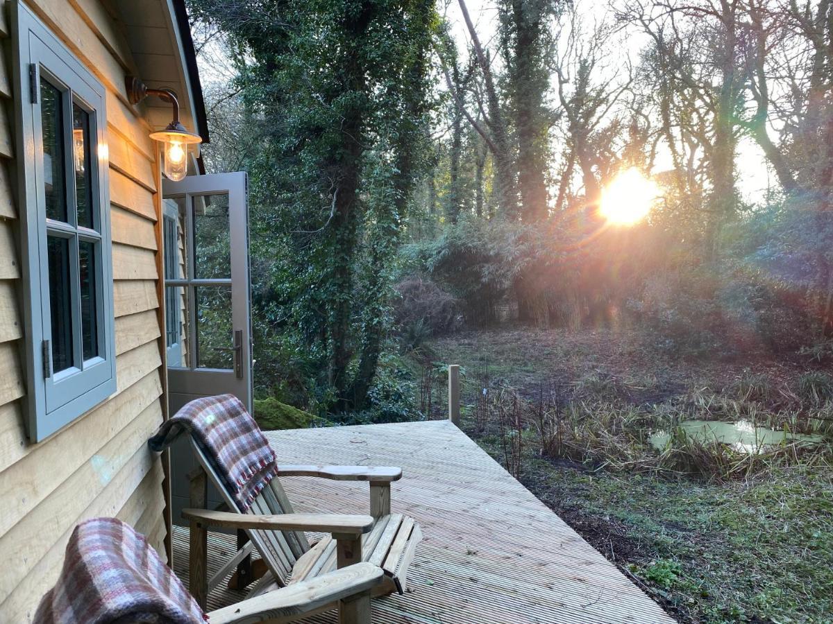 Chez Maurice Luxury Shepherds Hut With Bath And Hot Tub Kelling Exterior photo